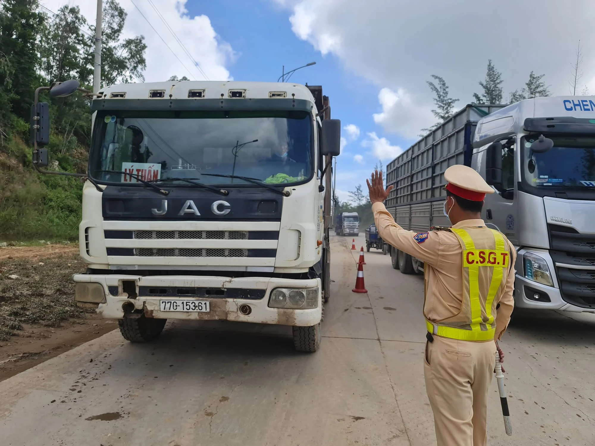 Thiếu chú ý quan sát khi điều khiển phương tiện – Nguyên nhân chính dẫn tới TNGT trên QL1 qua Quảng Ngãi